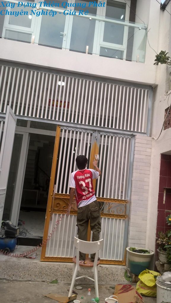 Thợ làm cửa sắt tại quận 4