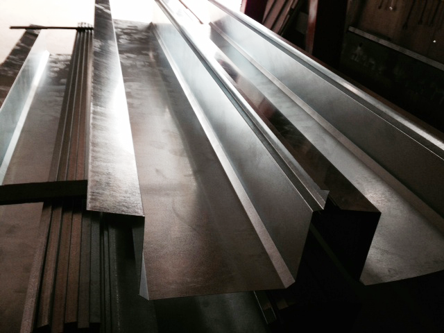 Làm máng xối mái tôn tại quận 1