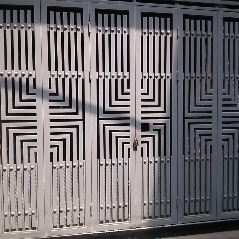 Làm cửa sắt giá rẻ tại quận 3