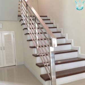 Làm lan can cầu thang inox kính tại quận 1