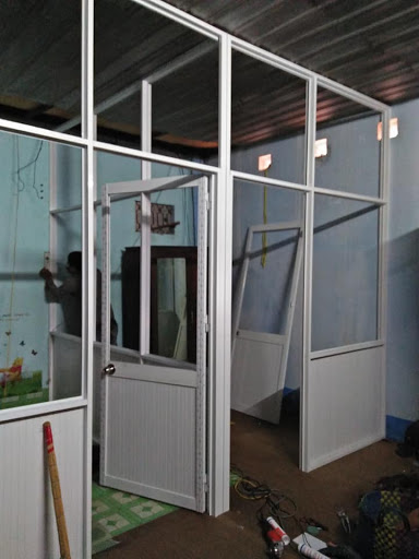 Làm vách nhôm cửa kính tại quận 1