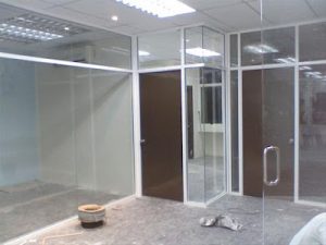 Làm cửa nhôm kính đẹp