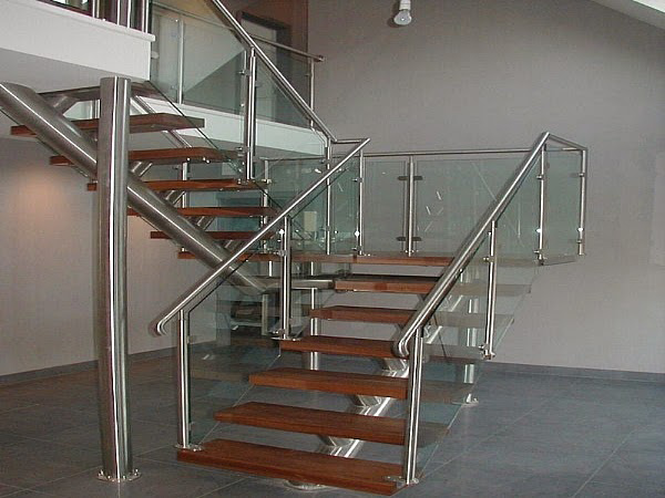 Làm lan can cầu thang inox tại quận 3