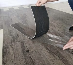 Thi công sàn nhựa giả gỗ tại quận 2