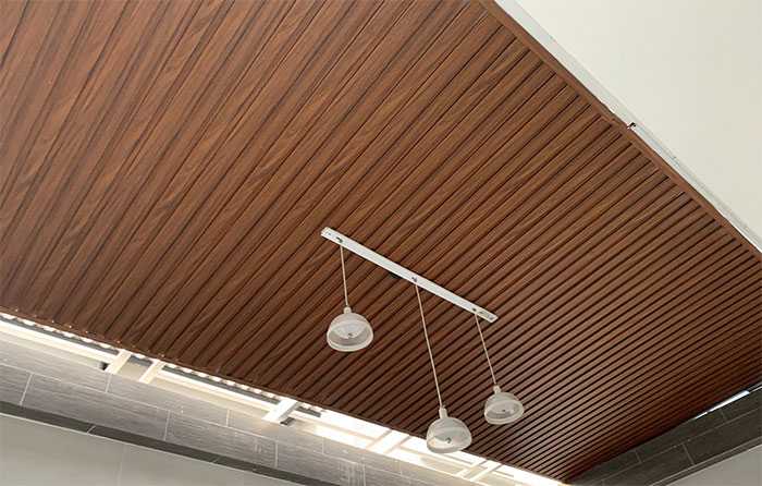 Thi Công Trần Nhựa Giả Gỗ PVC Tại Quận 8