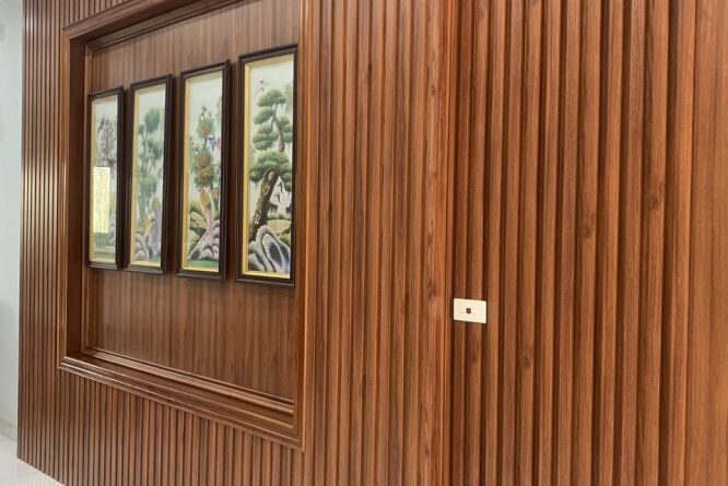 Thi công nhựa giả gỗ ốp tường tại quận 5