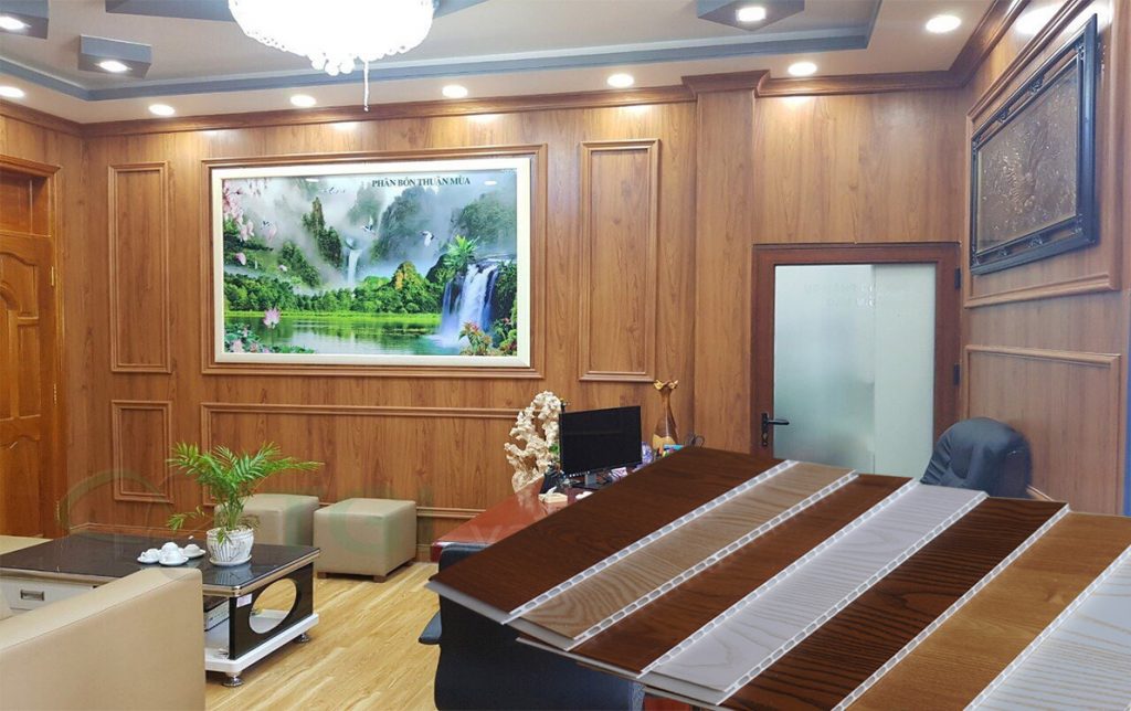 Thi công nhựa giả gỗ ốp tường tại Bình Chánh