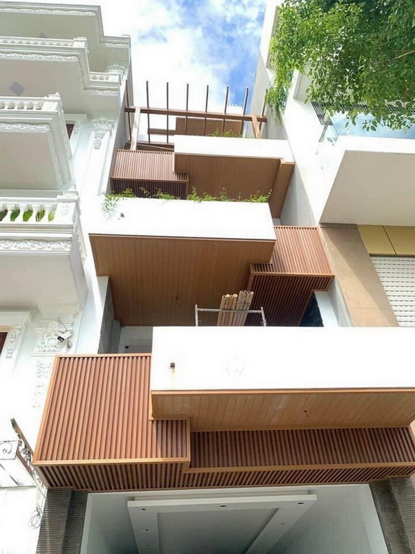 Thi công ốp tấm lam sóng nhựa ngoài trời